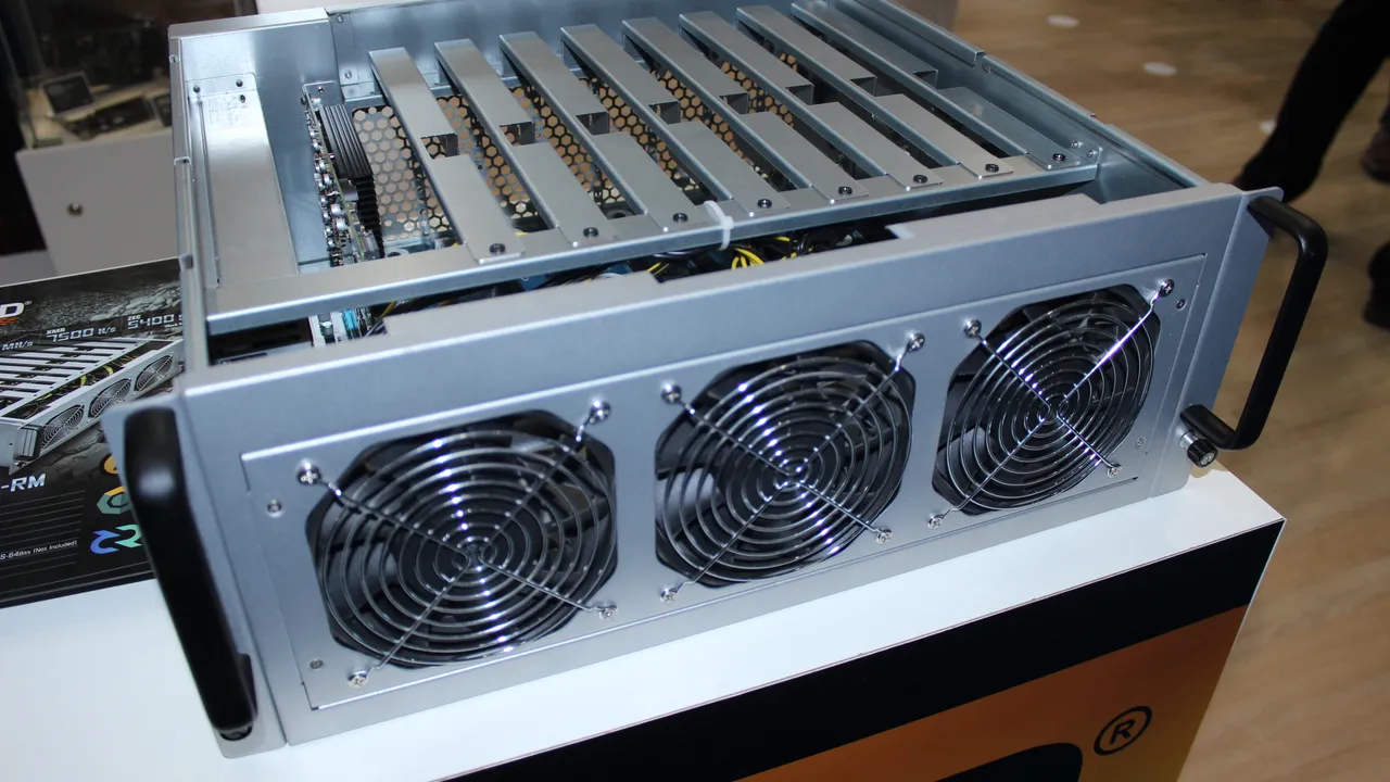 CeBIT 18 - Inno 3D MC3865-8-102-RM für P102-100
