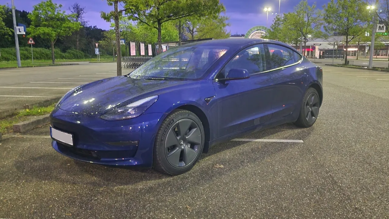 Tesla Model 3 - Long Range