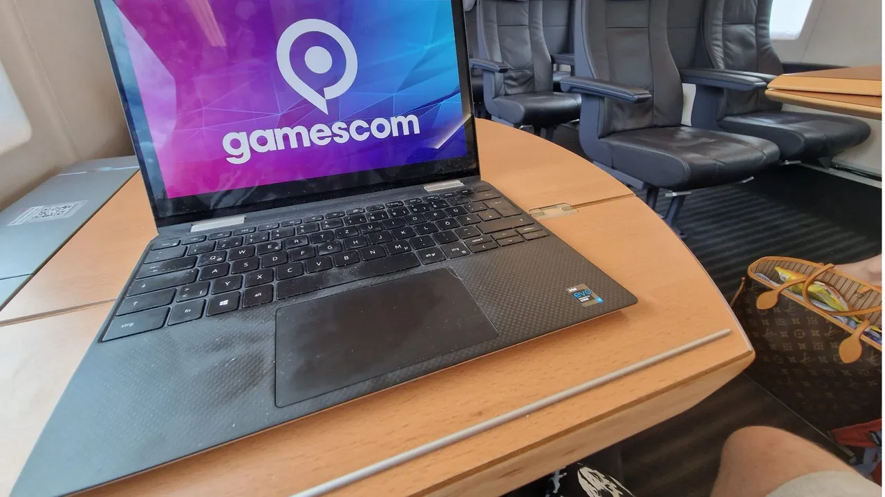 gamescom - laptop im ICE
