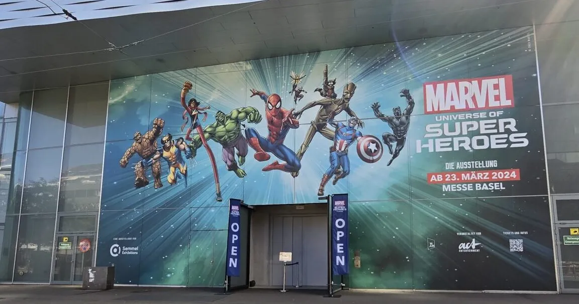 Eingang der Marvel Ausstellung in Basel
