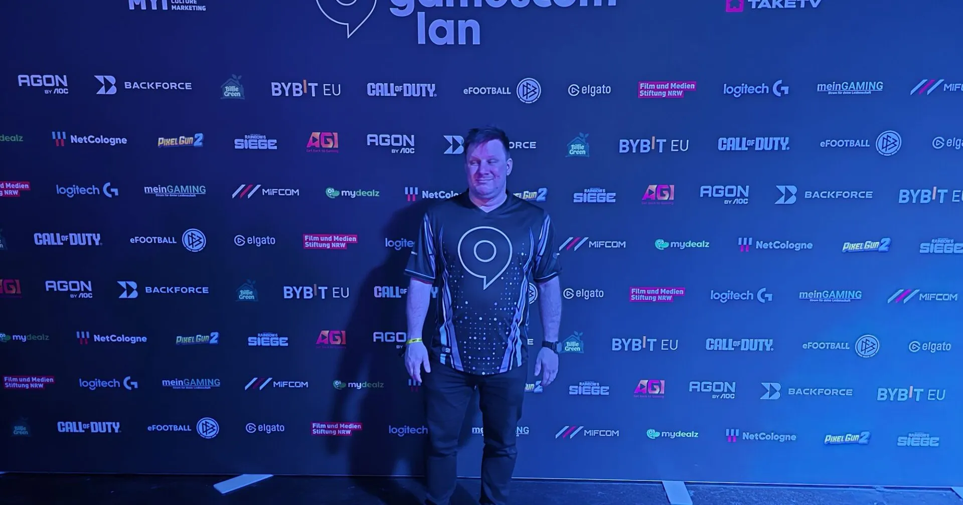 Huskynarr auf der gamescom LAN 2026 - Vor der Fotowand