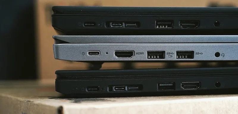 black and gray dvd player