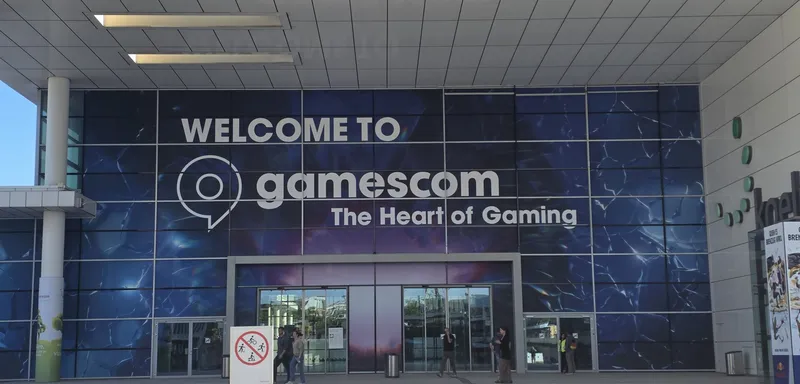 Der Südeingang der gamescom 2026 am Tag vor der Eröffnung.